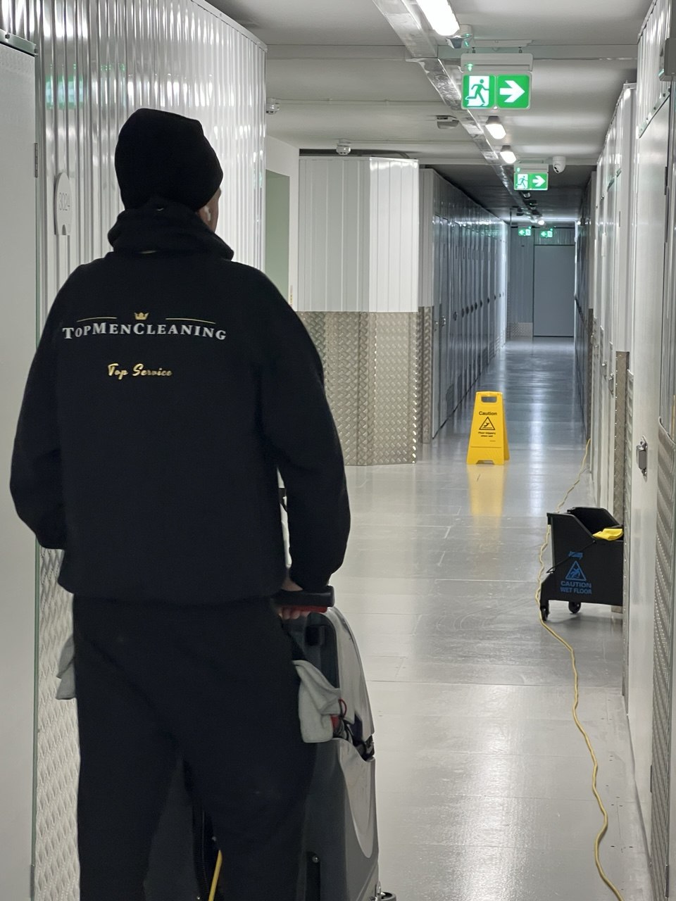 Detailed cleaning in a branded commercial facility